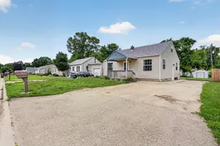 418 E Greenview Ave, Machesney Park, IL 61115 - Photo 3