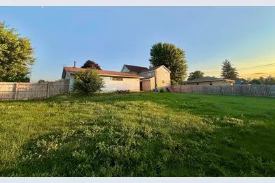 208 E Broad Street, Mount Carroll, IL 61053 - Photo 17