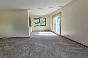 5773 Kirkwood Dr, Rockford, IL 61109 - Photo 5