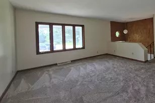 5773 Kirkwood Dr, Rockford, IL 61109 - Photo 5