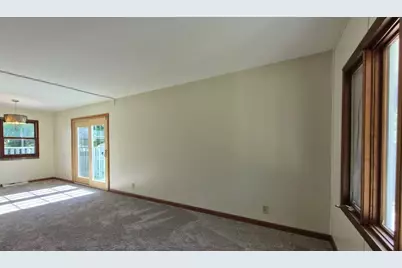 5773 Kirkwood Drive, Rockford, IL 61109 - Photo 7