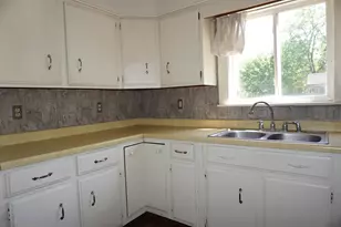 703 Maple Ave, Machesney Park, IL 61115 - Photo 3