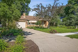 612 N Oak Knolls Ave, Rockford, IL 61107 - Photo 3