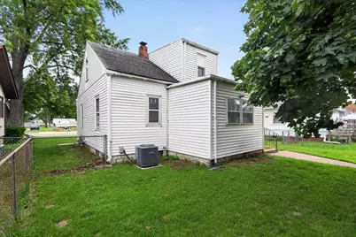 228 E Riverside Boulevard, Loves Park, IL 61111 - Photo 37