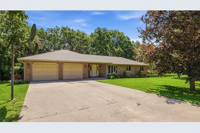 45 Roosevelt Drive, East Dubuque, IL 61025 - Photo 1