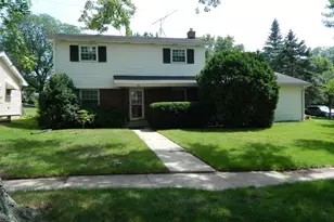 628 Blenheim Dr, Rockford, IL 61108 - Photo 1