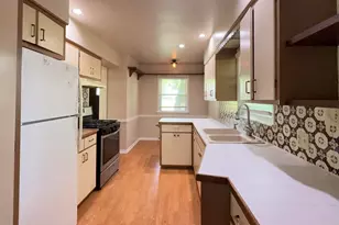 421 Warren Dr, Rockford, IL 61107 - Photo 7