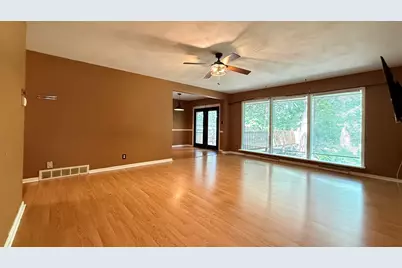 421 Warren Drive, Rockford, IL 61107 - Photo 5