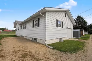 303 Elm St, Hanover, IL 61041 - Photo 29