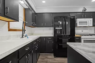 303 Elm St, Hanover, IL 61041 - Photo 7
