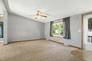 8652 Springwood Ct, Roscoe, IL 61073 - Photo 7
