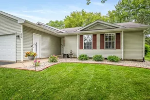 415 Staffordshire Dr, Poplar Grove, IL 61065 - Photo 5