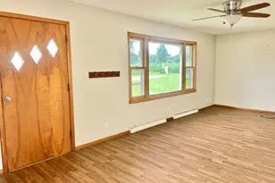 308 W Logan St, Forreston, IL 61030 - Photo 5