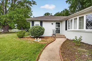 879 E Inman Pkwy, Beloit, IL 53511 - Photo 3