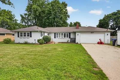 879 E Inman Parkway, Beloit, IL 53511 - Photo 1