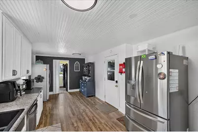 879 E Inman Parkway, Beloit, IL 53511 - Photo 11