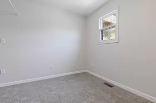 135 S 8th St, South Beloit, IL 61080 - Photo 9