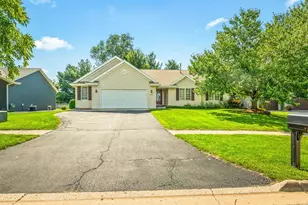 803 Babich Ln, Winnebago, IL 61088 - Photo 3
