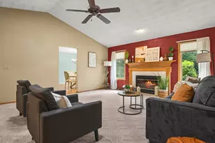 803 Babich Ln, Winnebago, IL 61088 - Photo 7