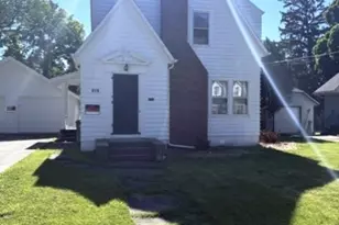 811 S Burchard Ave, Freeport, IL 61032 - Photo 3