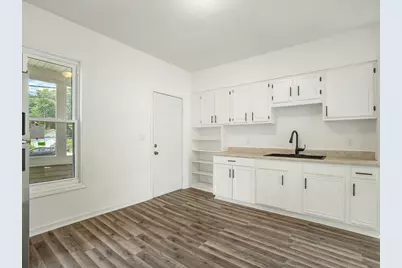 2104 S 4th Street, Rockford, IL 61104 - Photo 7