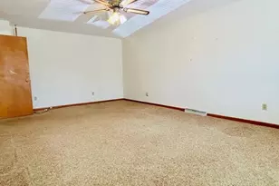 422 E 8th St, Belvidere, IL 61008 - Photo 17
