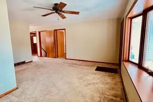 422 E 8th St, Belvidere, IL 61008 - Photo 9