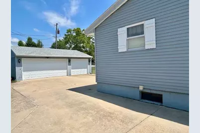 422 E 8th Street, Belvidere, IL 61008 - Photo 3