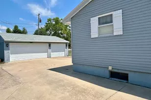 422 E 8th St, Belvidere, IL 61008 - Photo 3