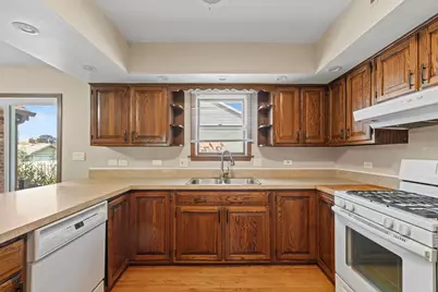 1300 Wolff Aven Avenue, Elgin, IL 60123 - Photo 31