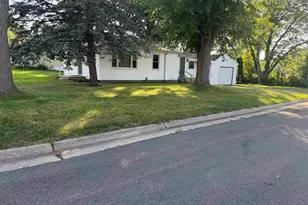 902 Hayes Ave, South Beloit, IL 61080 - Photo 3