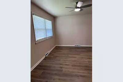 310 N Stewart Drive, Freeport, IL 61032 - Photo 5