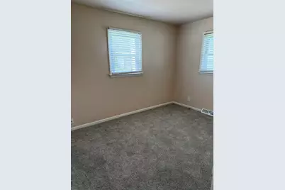 310 N Stewart Drive, Freeport, IL 61032 - Photo 7
