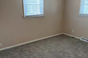 310 N Stewart Dr, Freeport, IL 61032 - Photo 7