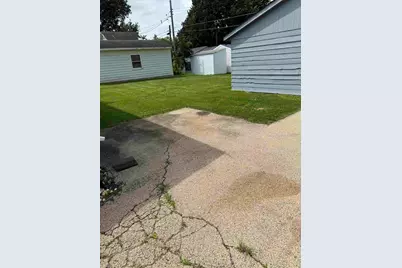310 N Stewart Drive, Freeport, IL 61032 - Photo 3