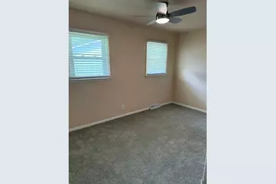 310 N Stewart Drive, Freeport, IL 61032 - Photo 15