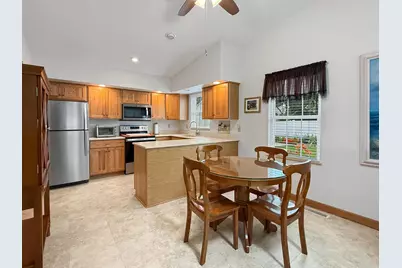 562 Pine Meadow Drive, Dixon, IL 61021 - Photo 7