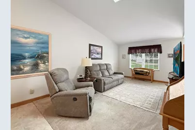 562 Pine Meadow Drive, Dixon, IL 61021 - Photo 5