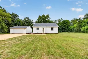 802 Darwin Dr, Machesney Park, IL 61115 - Photo 1