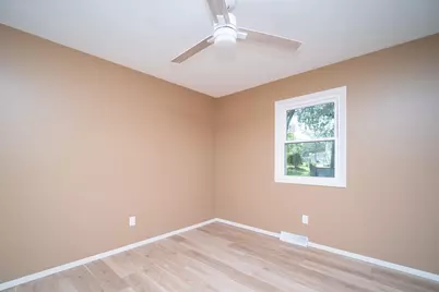 708 Mission Court, Freeport, IL 61032 - Photo 19