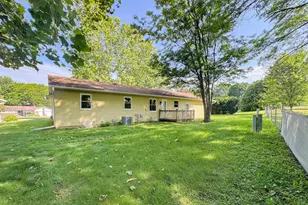 708 Mission Ct, Freeport, IL 61032 - Photo 27