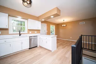 708 Mission Ct, Freeport, IL 61032 - Photo 13