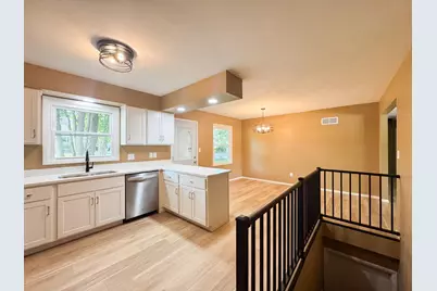 708 Mission Court, Freeport, IL 61032 - Photo 11