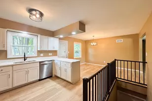 708 Mission Ct, Freeport, IL 61032 - Photo 11