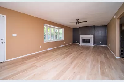 708 Mission Court, Freeport, IL 61032 - Photo 15