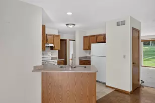 5326 Sandpiper Pl, Loves Park, IL 61111 - Photo 7