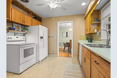 110 S Calvin Park Boulevard, Rockford, IL 61108 - Photo 17