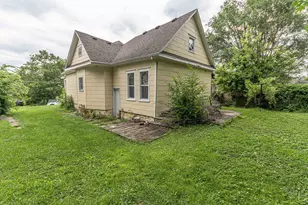 245 W Homer St, Freeport, IL 61032 - Photo 3