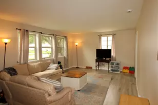 4717 Highcrest Rd, Rockford, IL 61107 - Photo 5