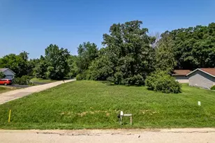 102 SE Bradford Pl, Poplar Grove, IL 61065 - Photo 1